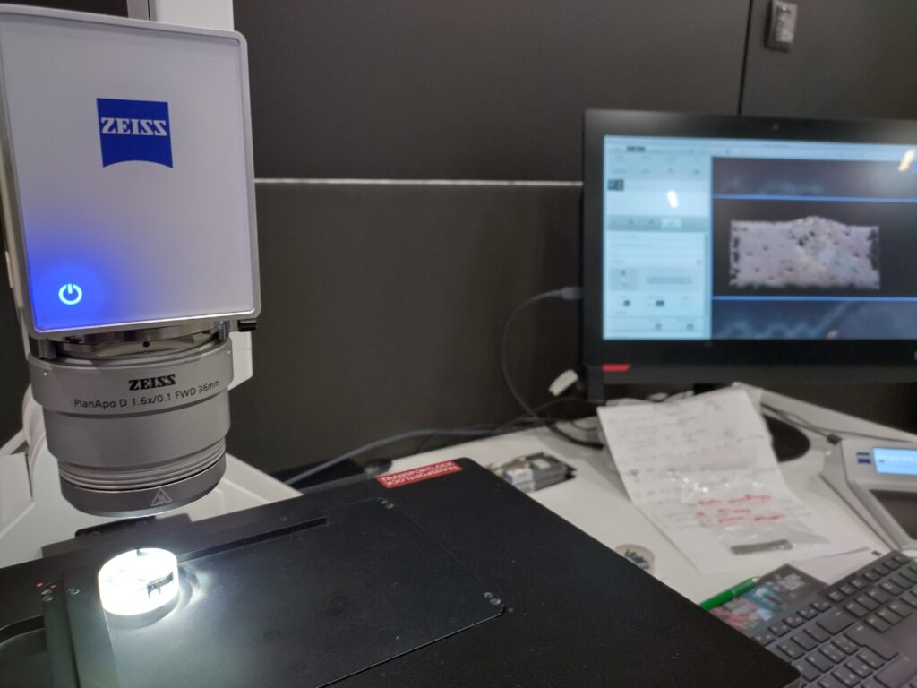 materials analysis by light-microscopy